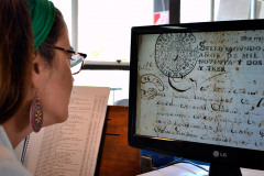 Los documentos históricos son digitalizados para hacerlos accesibles
